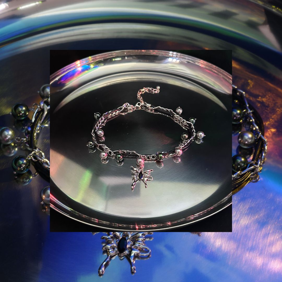 Egoist – Pearl Choker with Gothic Insect Pendant