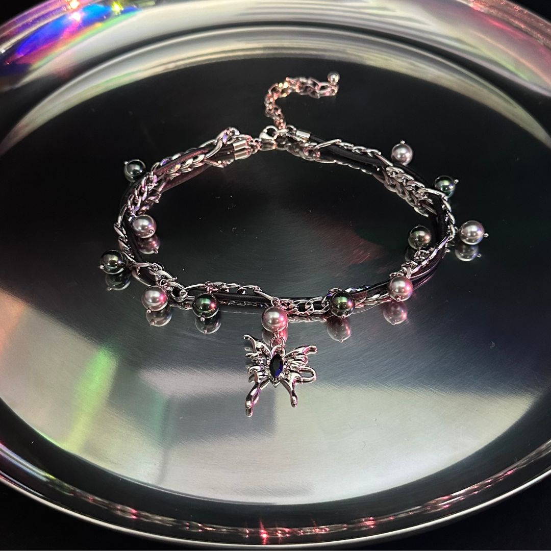 Egoist – Pearl Choker with Gothic Insect Pendant